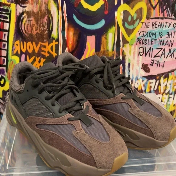 Yeezy Boost 700 'Mauve'Brown Men's Size 8
